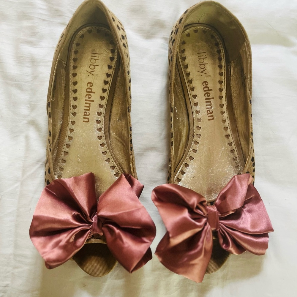 DARLING, Like-New libby. edelman Flats with Pink Bow and Animal Print Detail